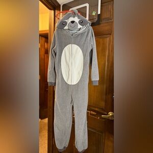 Carter's Cozy Grey Raccoon Lemur Onesie size 8
